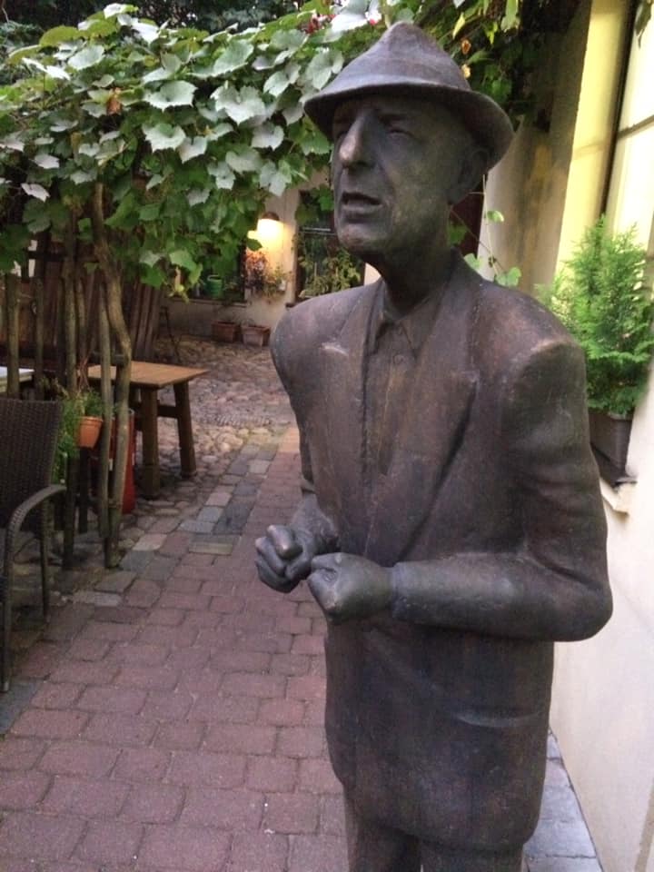 Leonardas Cohenas Vilniuje / Leonard Cohen in Vilna Old Town